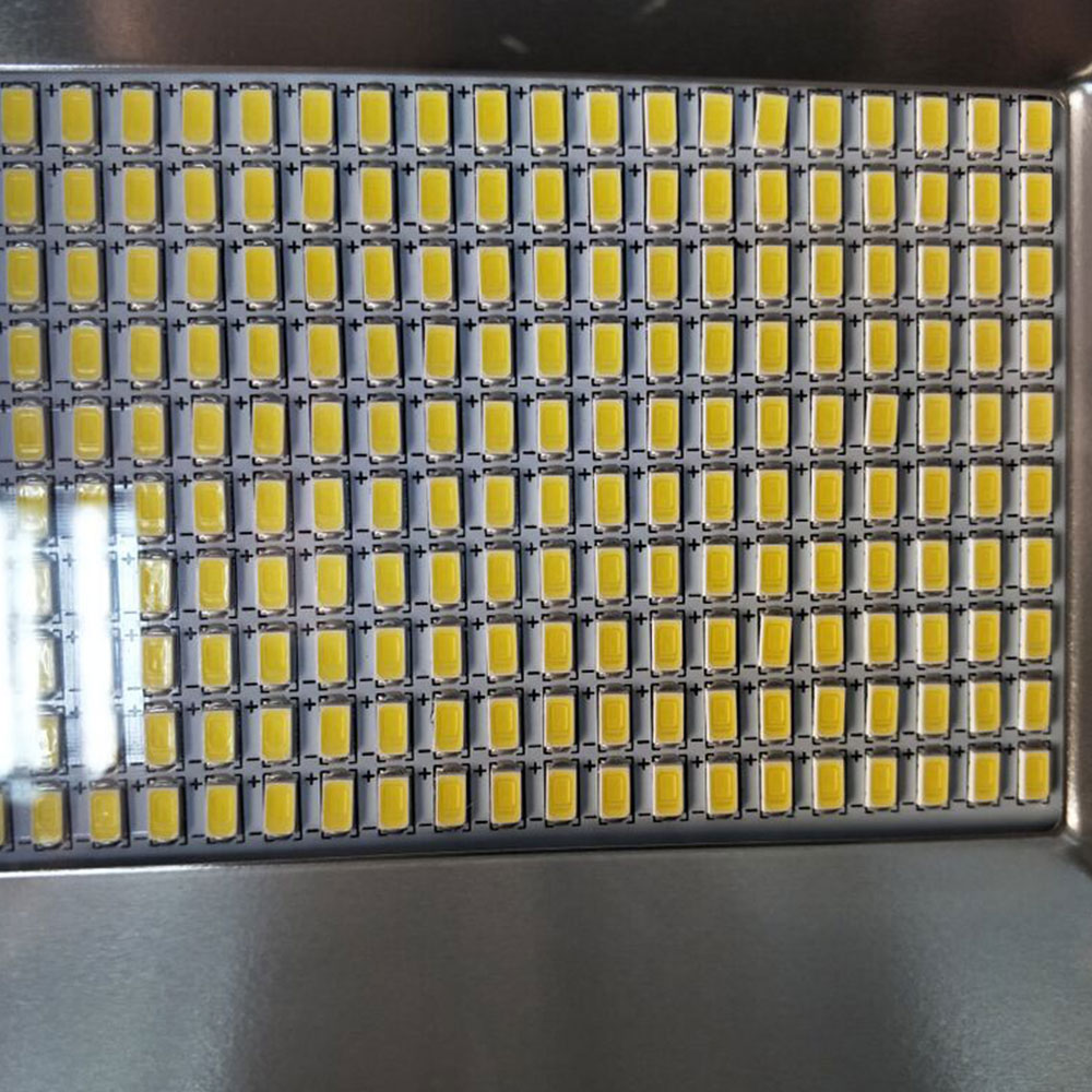  Floodlight Led 100W 6000K with isolated drv 2 yrs wnty